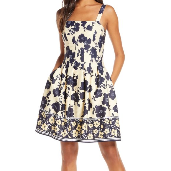 Vince Camuto Dresses & Skirts - Vince Camuto Floral Dress Fit & Flare